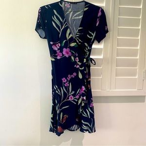 Cotton On floral wrap tide side dress, short sleeves